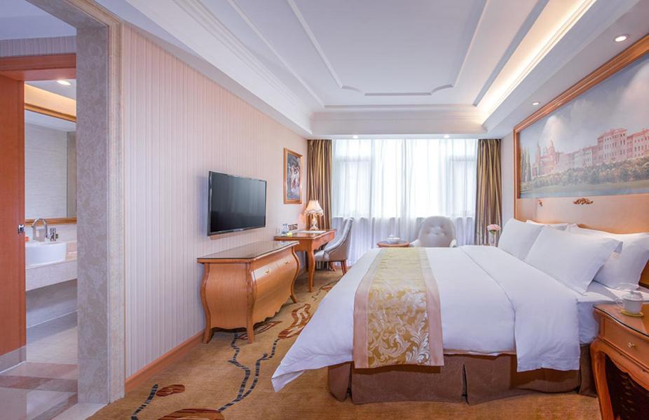Vienna International Hotel Puning International Commodity City Екстериор снимка