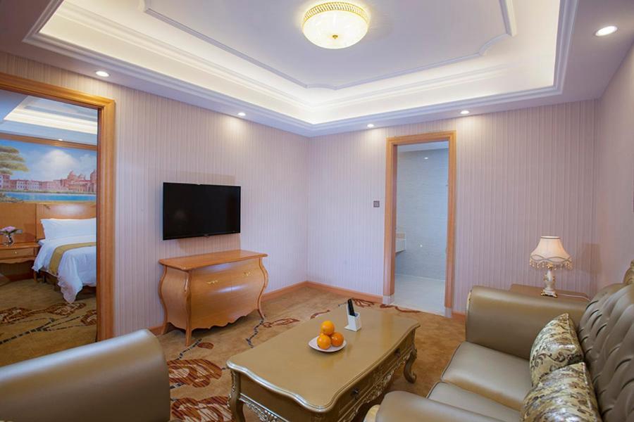 Vienna International Hotel Puning International Commodity City Екстериор снимка